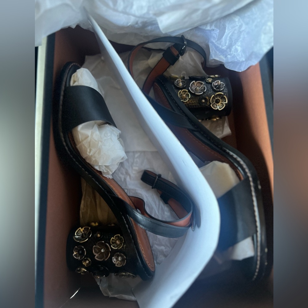 🥀 Coach Tea Rose Black Heels/Sandals - Picture 15 of 16
